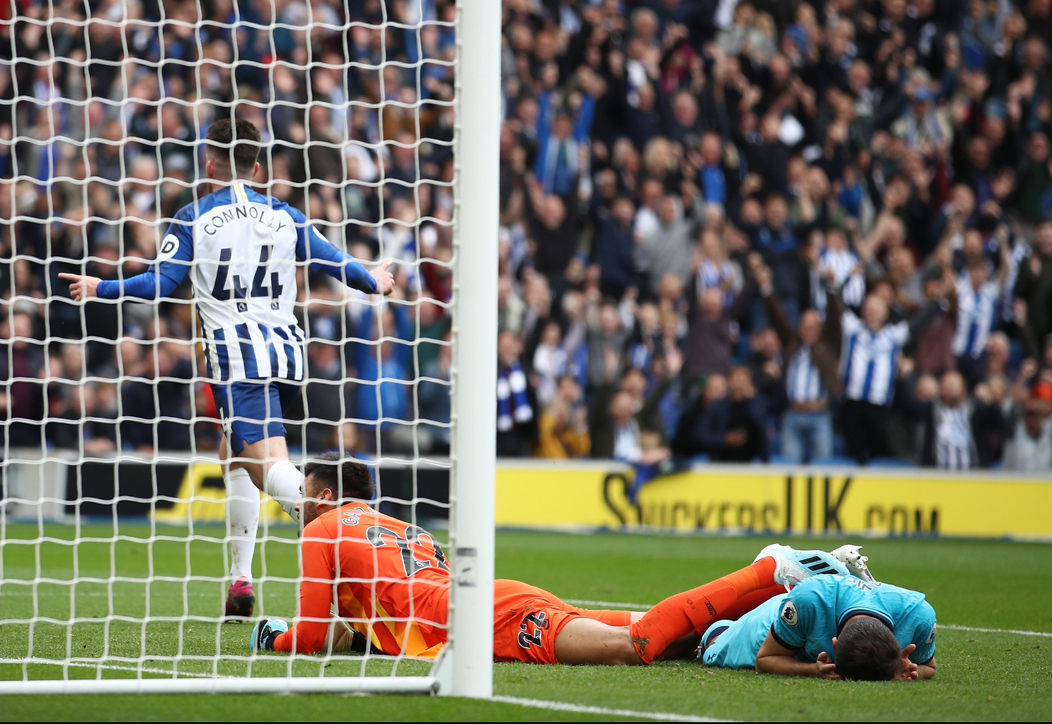 内部对抗赛：泰山一线队5-2泰山B队，克雷桑双响、陈蒲破门.